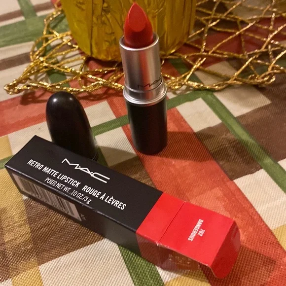 NWT MAC Retro Matte Lipstick Dangerous 702 - Picture 2 of 3